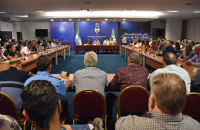 El gobernador reiteró la urgencia de contar con recursos para obras y maquinarias