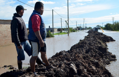 Los trabajos en la Defensa Norte de Villa Ángela ayudaron a contener la gran cantidad de agua