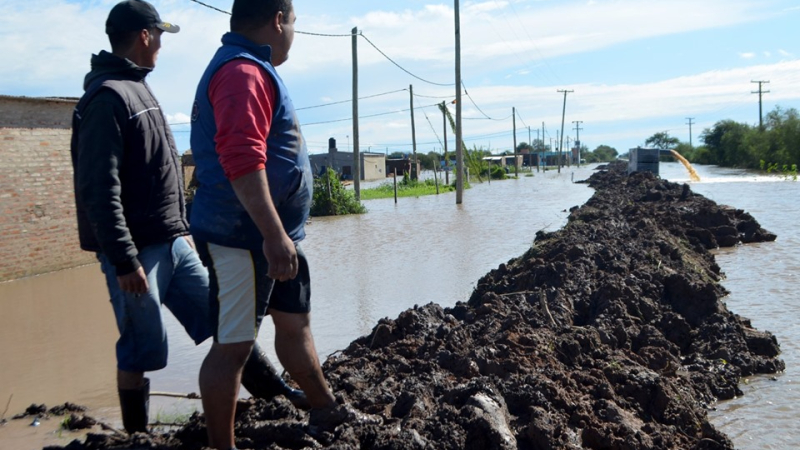 Los trabajos en la Defensa Norte de Villa Ángela ayudaron a contener la gran cantidad de agua