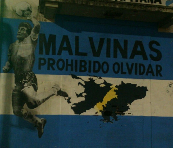 20.- Mural de Mano de D10s en La Boca.