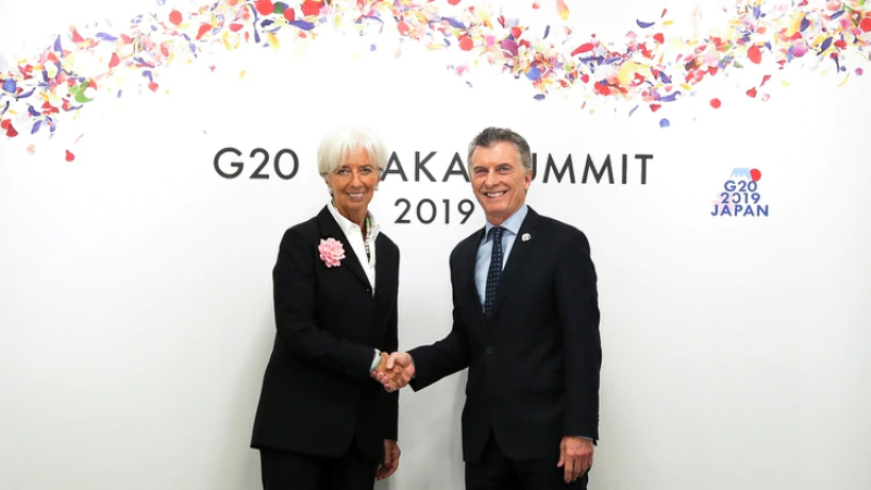 Christine Lagarde renunció temporalmente como directora gerente del FMI