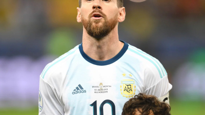 Messi volvió a cantar el himno