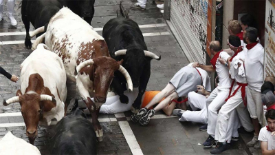 Tres heridos por asta de toro en el inicio de la fiesta de San Fermín