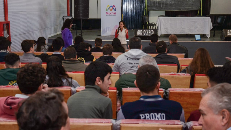 Muchas acompañó la etapa final de los proyectos de jóvenes emprendedores
