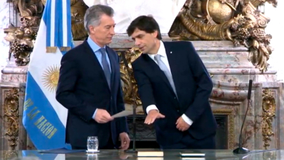 Macri tomó juramento y puso en funciones al nuevo ministro de Hacienda, Hernán Lacunza