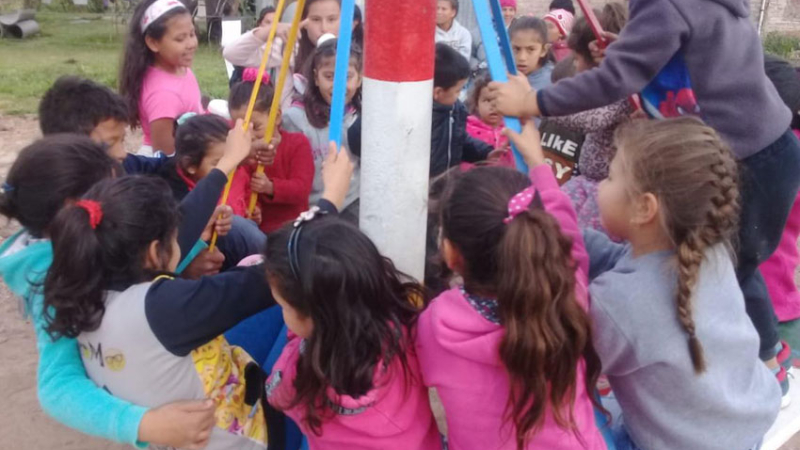 Agasajo a los niños en Du Graty