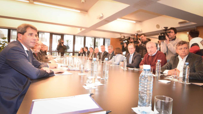 “No pueden manejar y disponer de recursos que son de las provincias”, sostuvo Peppo tras la cumbre de gobernadores
