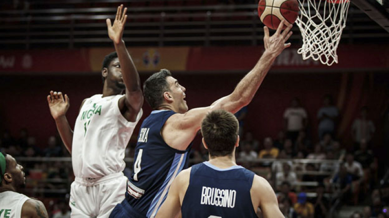Argentina se metió en segunda ronda con Scola imparable