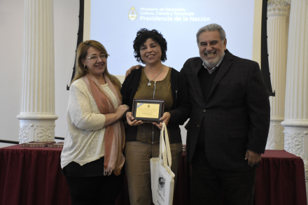 Noemi maestra ilustre 2.jpg