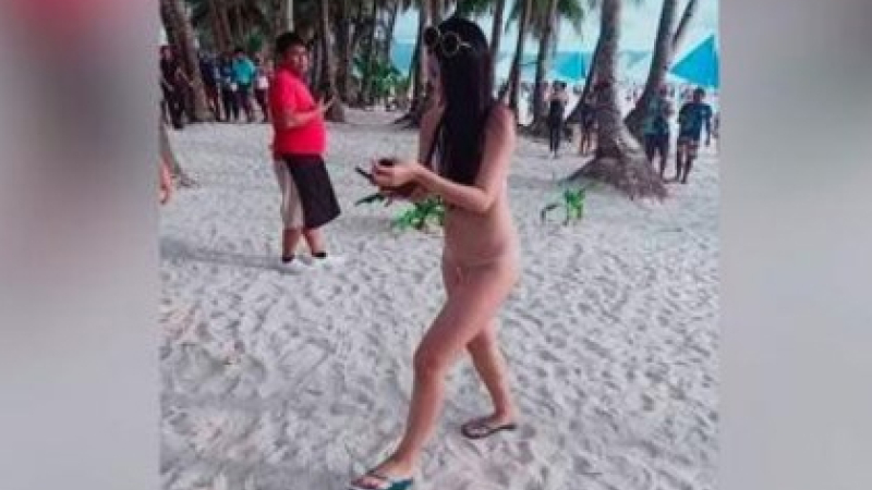 Detienen a turista en Filipinas por usar una microbikini "erótica"