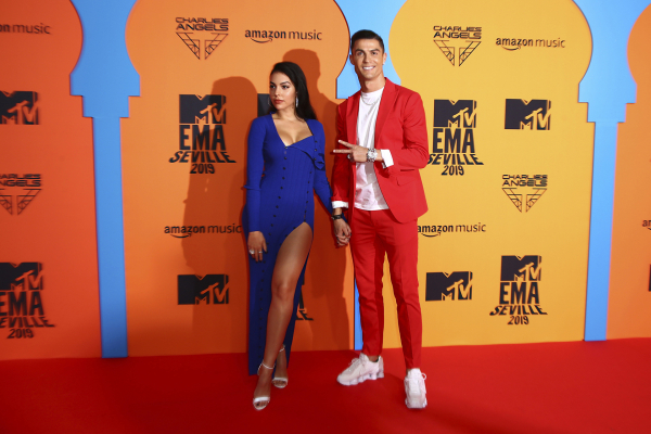 El jugador Cristiano Ronaldo y su esposa Georgina Rodriguez