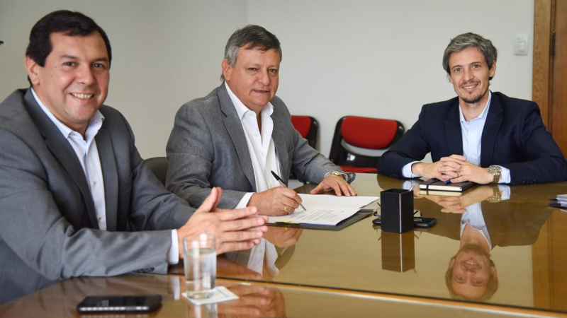 Peppo firmó el convenio con Fonplata para las obras de la Ruta 13 y acceso al puerto Las Palmas