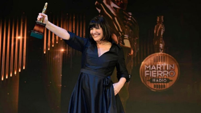Elizabeth Vernaci es la primera mujer en ganar el Martín Fierro de Oro de la radio