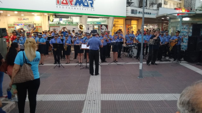 Banda de la Policía tocó en la peatonal por el Día de la Música