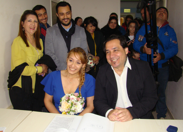 <p>  "FELICIDAD": Dejando de lado cualquier superstición infundada, Jonathan Barrios y María Luisa Gimenez contrajeron matrimonio con gran felicidad. Foto: Fabián Maldonado </p>