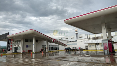 Calles anegadas y roturas en comercios luego de la lluvia en Villa Ángela