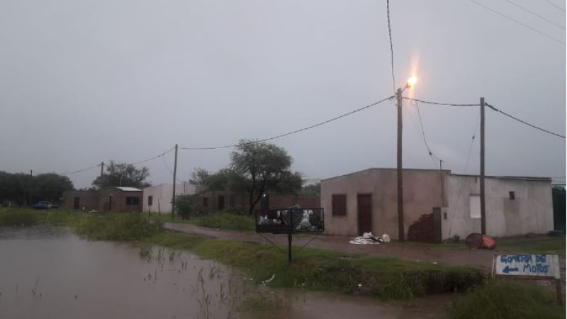 Anegamientos y familias afectadas en el barrio Quinta 10 de Villa Ángela