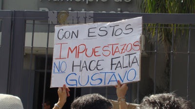 En plena tormenta de contribuyentes, el intendente sale de vacaciones