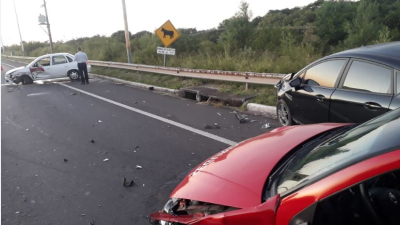 Martes complicado en el puente interprovincial por un triple choque
