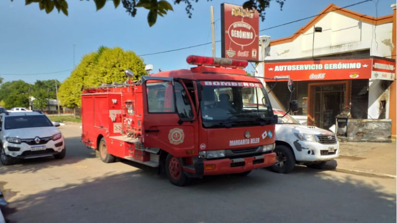 Un incendio causó varios daños en un autoservicio