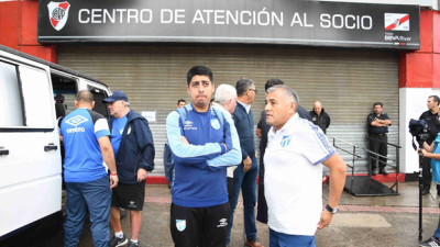 Atlético Tucumán llegó al Monumental que estaba cerrado y no se pudo entrar