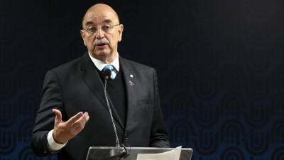 Brasil: Bolsonaro quiere despedir hoy a su ministro de Salud