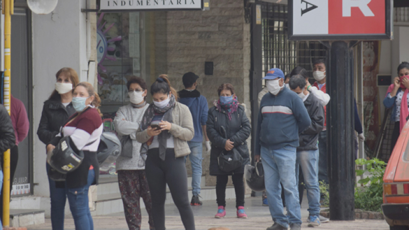 Sáenz Peña colmada de gente por el pago de cuentas
