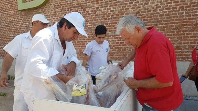 Sigue la venta de cortes caprinos en la Terminal