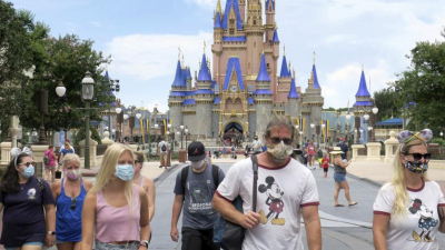 Disney World reabre con uso obligatorio de mascarillas y con Mickey a distancia