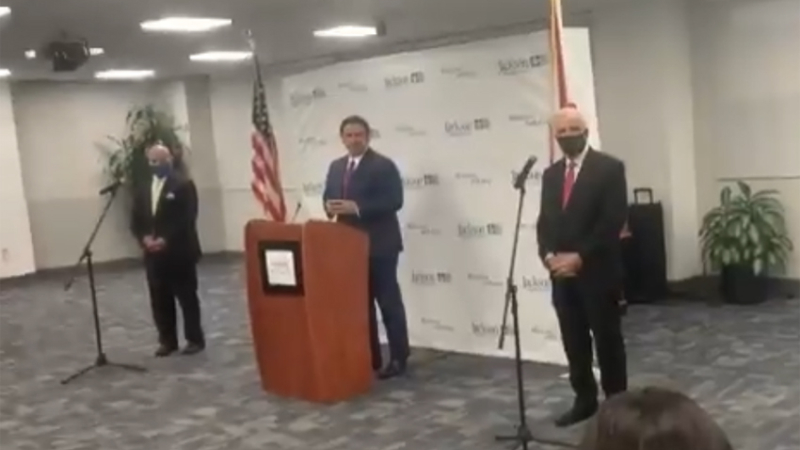 Un argentino increpó al gobernador de Florida y lo acusó de no hacer nada frente al Covid-19