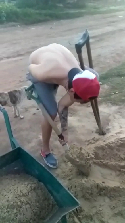 58cejas trabajando.jpg