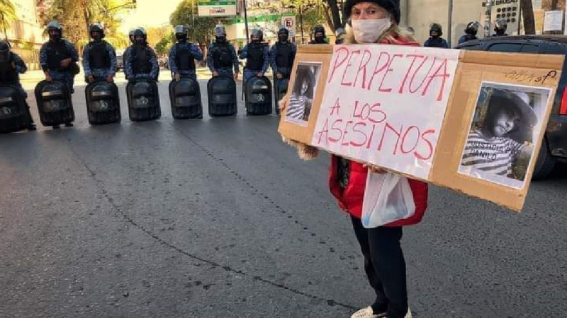 A un mes del crimen de Danilo Nickisch cuando esperaba el colectivo : 3 detenidos