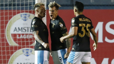 Racing gana y es puntero