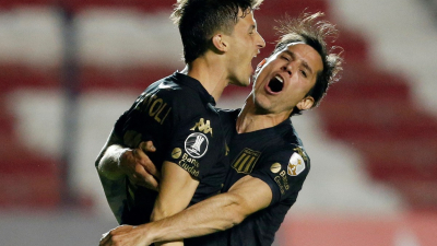 Racing se hizo fuerte en Montevideo y se metió en octavos de final de la Copa Libertadores