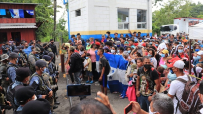 Una nueva caravana de cientos de hondureños parte a EE.UU. en plena pandemia