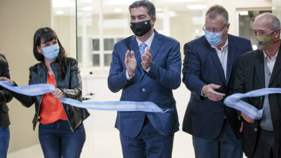 El gobernador inauguró pavimento urbano y anunció obras estratégicas en el aniversario de Castelli