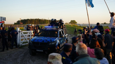 Dolores Etchevehere fue desalojada por la policía y quedó detenida