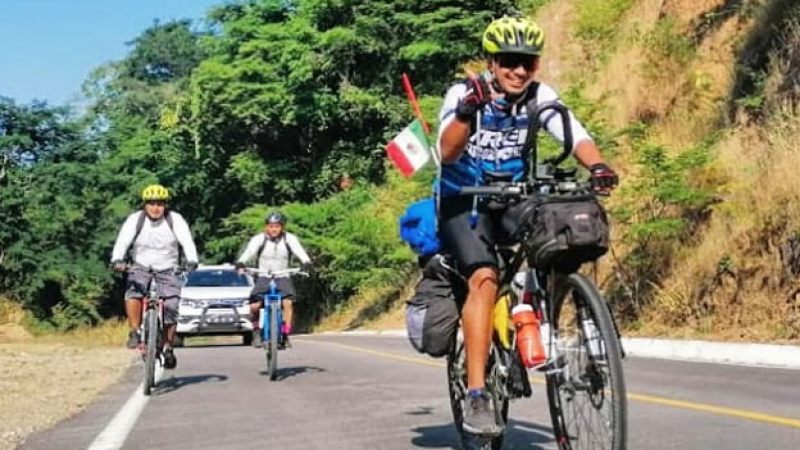 Viaja desde México a Mar del Plata en bicicleta para ver a su novia
