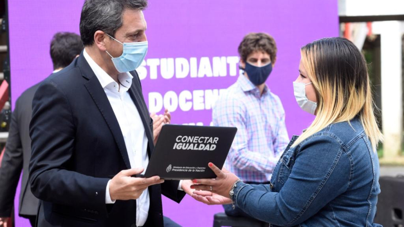 Massa: "la conectividad es el camino para romper la brecha digital en la Argentina"