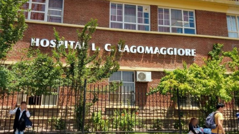 Roció con nafta y prendió fuego a su ex y a la actual pareja del hombre en una parada de colectivos