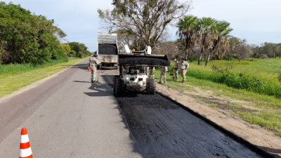 Atención conductores: Vialidad Provincial realiza trabajos de bacheo en el camino al Cerrito