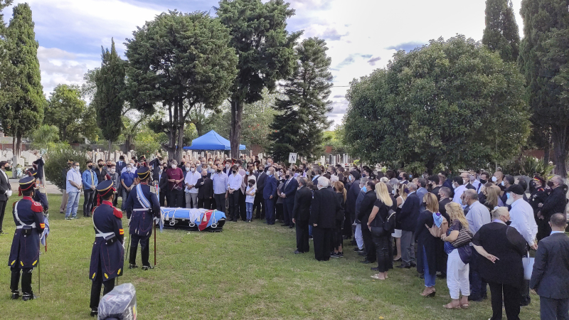 Los restos del expresidente Carlos Saúl Menem descansan en el cementerio islámico junto a su hijo