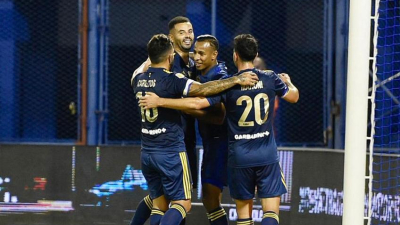 Boca tuvo su mejor noche en el torneo y aplastó a Vélez