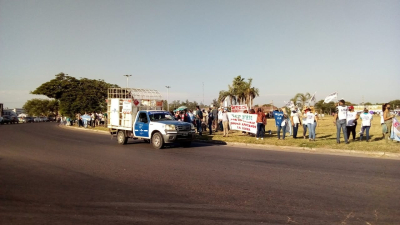 Docentes se manifestaron en la rotonda de acceso Norte