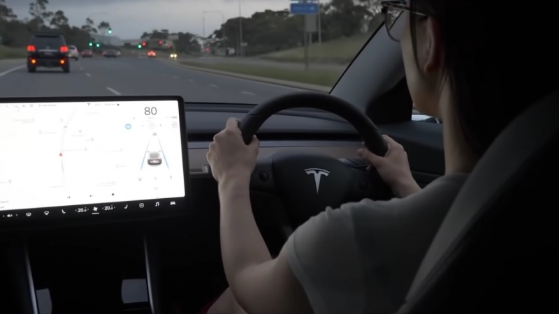 Ejército chino prohíbe vehículos de Tesla en sus dependencias