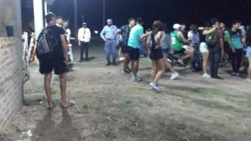 Multitudinarios encuentros en otra noche sin compromiso social