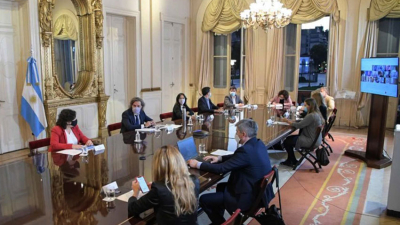 Se alzan las voces de los expertos aconsejando restricciones más duras