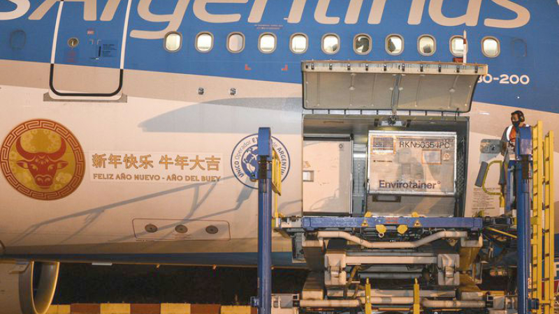 Llegaron otras 384 mil vacunas Sinopham en un vuelo de Aerolíneas