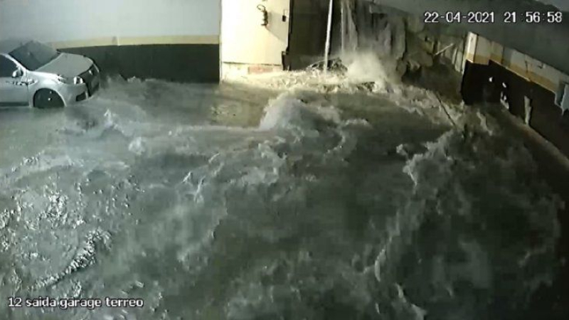 Brasil: cámaras de seguridad registraron el derrumbe de una pileta de un lujoso edificio