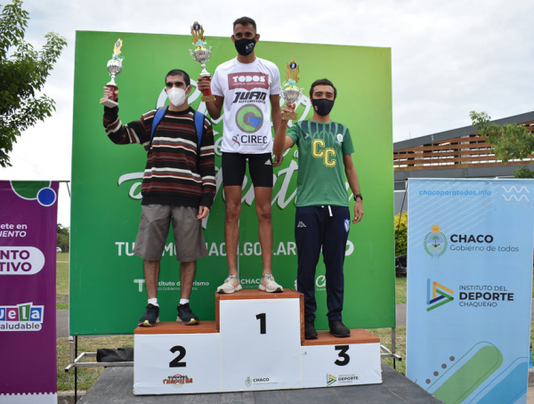 El podio de los varones: 1º Agustín Cisternas, 2º Leandro Centanaro y 3º Juan Toledo.